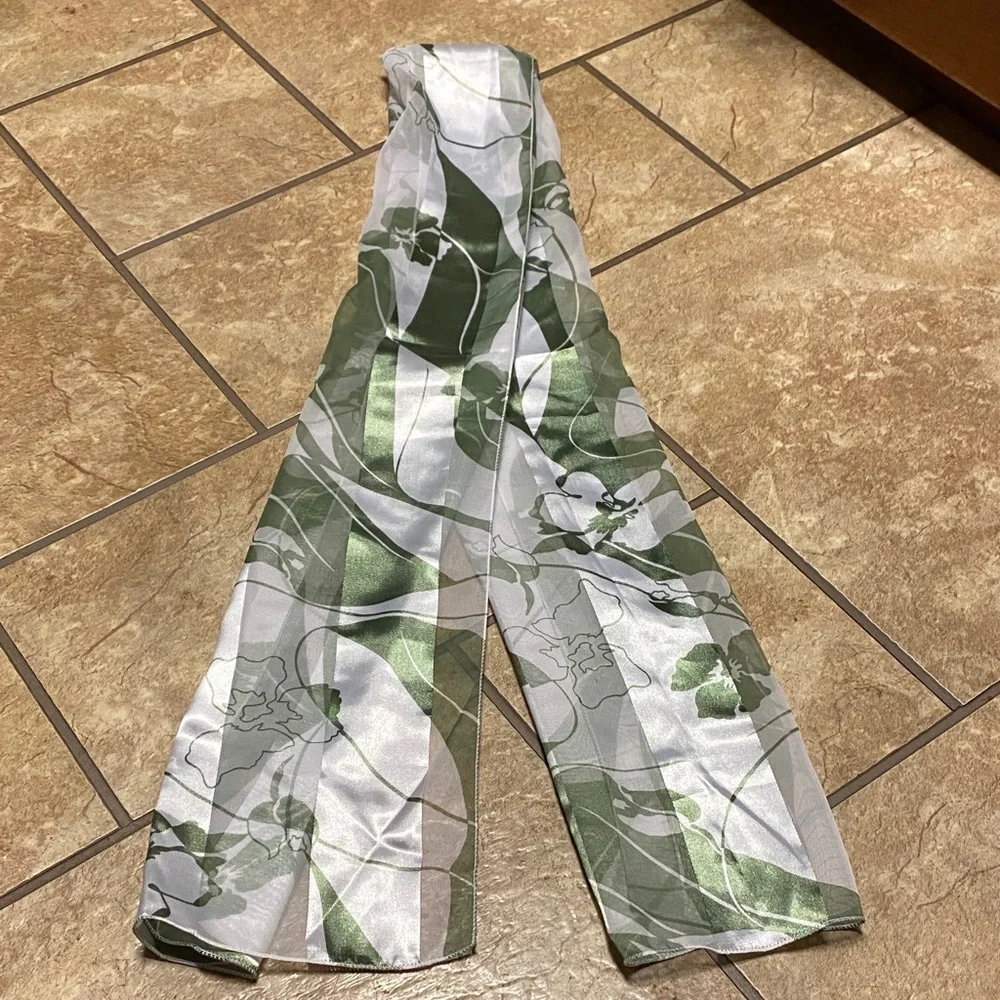 Chic Green and white Floral/Abstrat Patterned Scarf Layering Accessorize